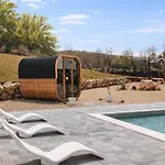 Luxury Lea With Swimming Pool, Sauna & Jacuzzi *