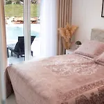 Luxury Lea With Swimming Pool, Sauna & Jacuzzi