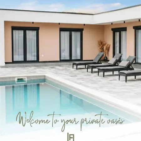 빌라 Luxury Lea With Swimming Pool, Sauna & Jacuzzi