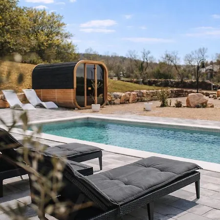 Luxury Lea With Swimming Pool, Sauna & Jacuzzi Villa