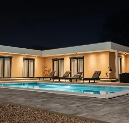 빌라 Luxury Lea With Swimming Pool, Sauna & Jacuzzi Grude