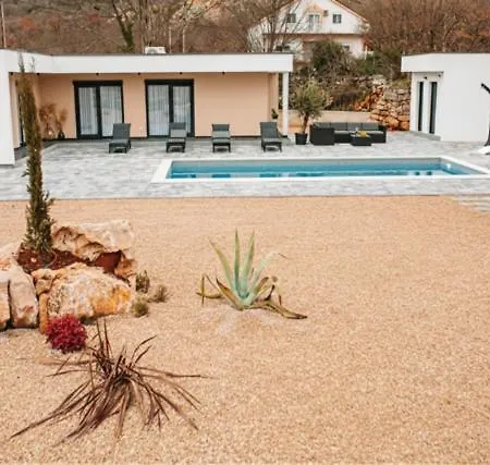 Luxury Lea With Swimming Pool, Sauna & Jacuzzi 빌라 *