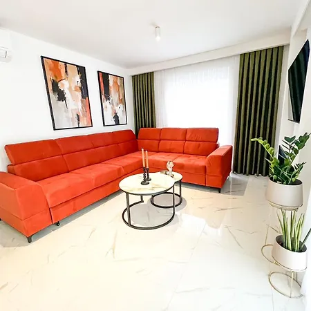 Luxury Lea With Swimming Pool, Sauna & Jacuzzi *