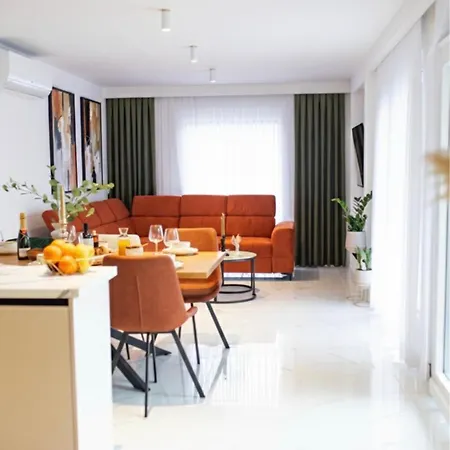 ヴィラ Luxury Lea With Swimming Pool, Sauna & Jacuzzi *