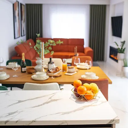 ヴィラ Luxury Lea With Swimming Pool, Sauna & Jacuzzi