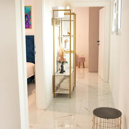 ヴィラ Luxury Lea With Swimming Pool, Sauna & Jacuzzi