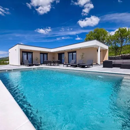 Luxury Lea With Swimming Pool, Sauna & Jacuzzi Vila *