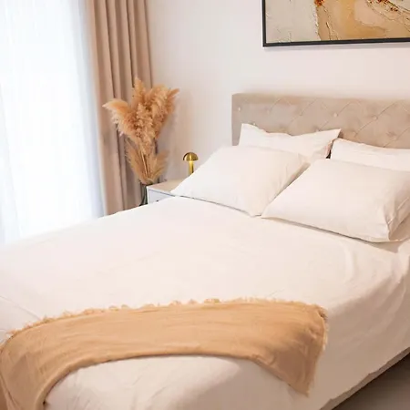 Luxury Lea With Swimming Pool, Sauna & Jacuzzi ヴィラ Grude
