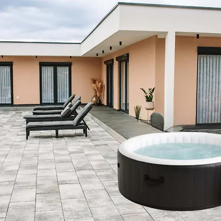Luxury Lea With Swimming Pool, Sauna & Jacuzzi * Grude