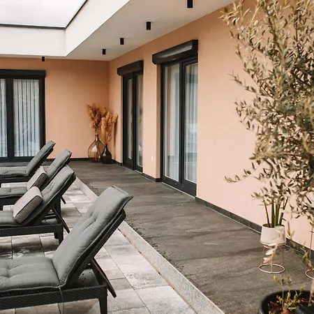 Luxury Lea With Swimming Pool, Sauna & Jacuzzi ヴィラ *
