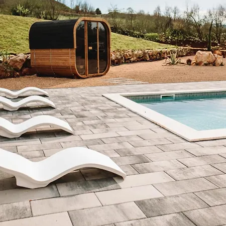 Luxury Lea With Swimming Pool, Sauna & Jacuzzi ヴィラ Grude