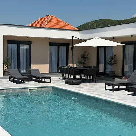 ヴィラ Luxury Lea With Swimming Pool, Sauna & Jacuzzi Grude