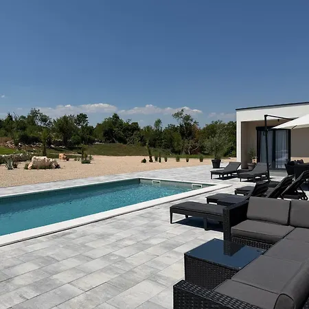 Luxury Lea With Swimming Pool, Sauna & Jacuzzi Grude